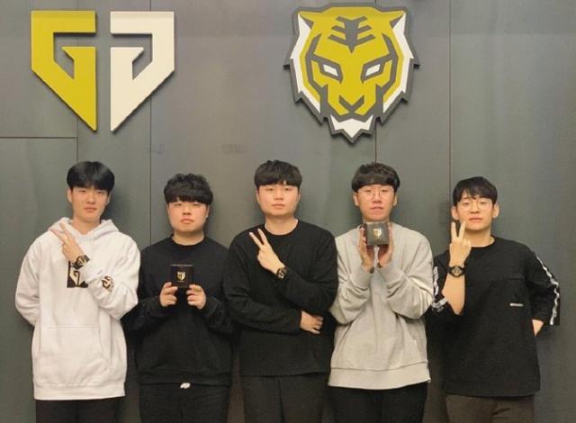 某系列赛仅 某系列赛仅